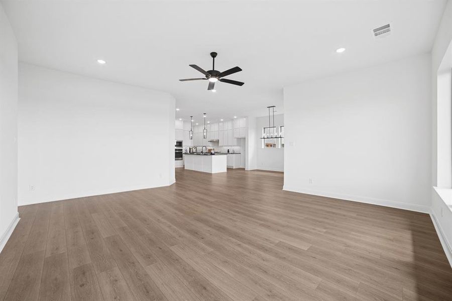 Spacious, unfurnished interior of a new home in Terraces – Classics, Rockwall (Image 20). Spacious, unfurnished interior of a new home in Terraces – Classics, Rockwall (Image 20).