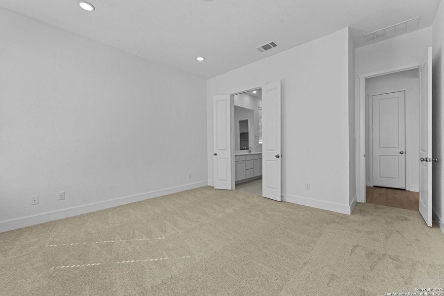 Spacious, unfurnished interior of a new home in , New Braunfels (Image 32).