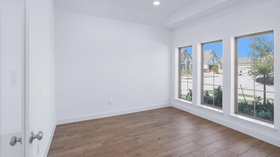 Spacious, unfurnished interior of a new home in Riceland 50', Mont Belvieu (Image 6).