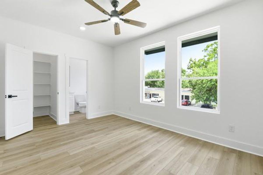 Spacious, unfurnished interior of a new home in , Houston (Image 16).