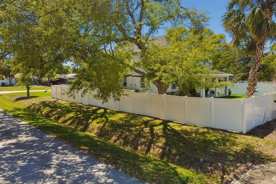 Exterior details and patio area of a home in , Tampa (Image 27).