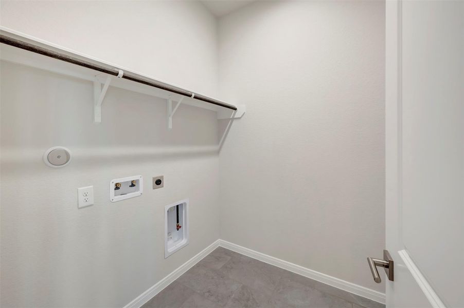 Spacious, unfurnished interior of a new home in The Grand Prairie 50’, Hockley (Image 17).