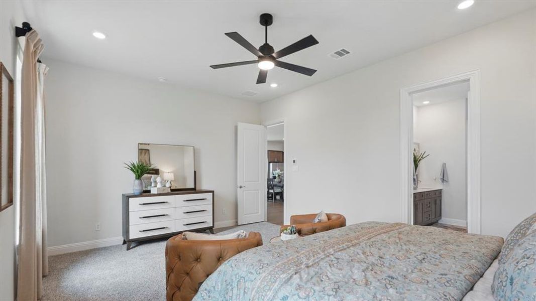 Spacious room featuring neutral paint, recessed lighting, and a ceiling fan