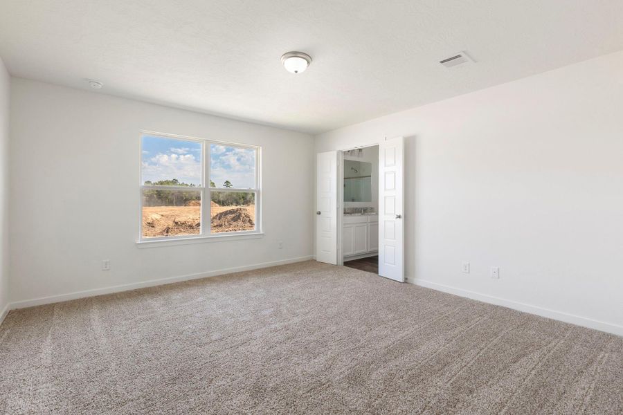 Spacious, unfurnished interior of a new home in Sterling Ridge, Huntsville (Image 18).