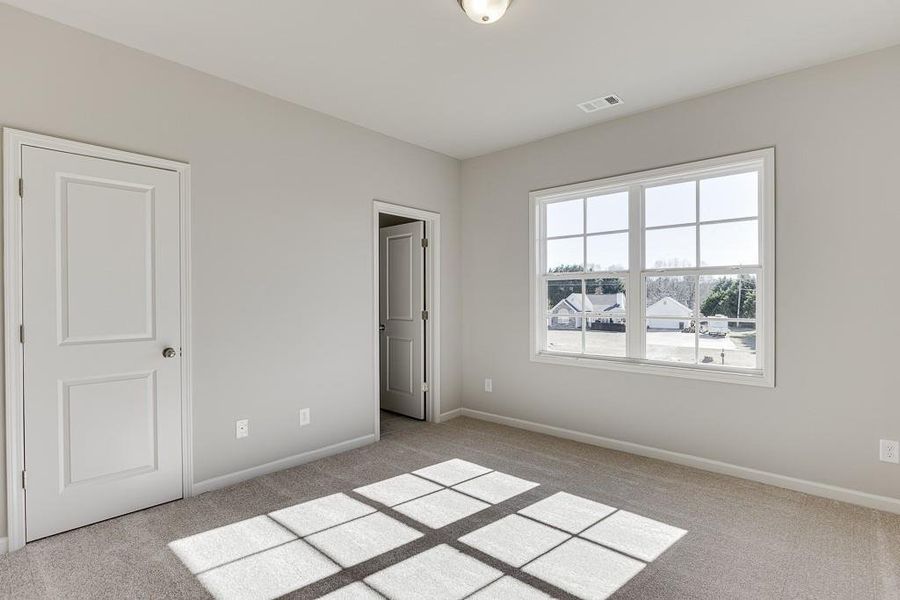Spacious, unfurnished interior of a new home in , Gainesville (Image 25).