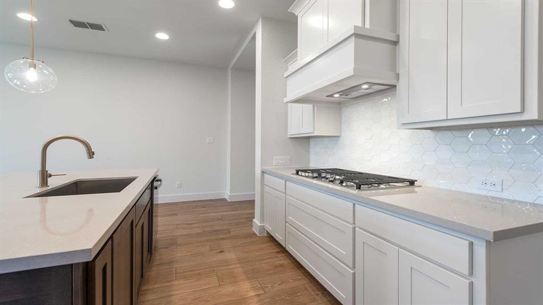 Furnished interior view inside a new home in Myrtle Creek 60', Waxahachie (Image 9).