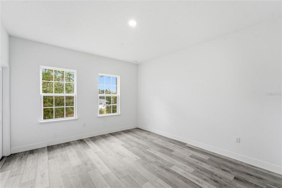 Spacious, unfurnished interior of a new home in , Ocala (Image 32).