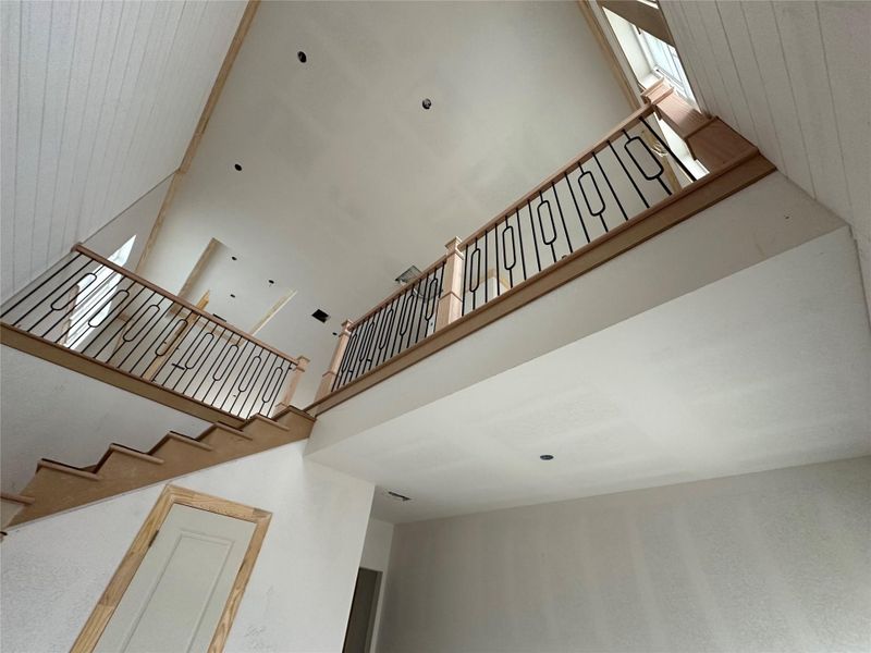 21 ft ceiling in foyer 21 ft ceiling in foyer