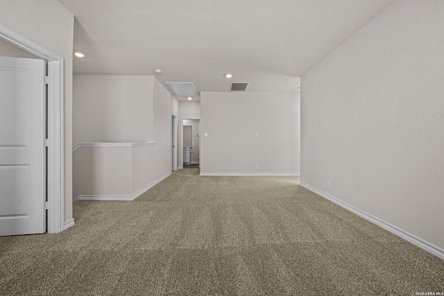 Spacious, unfurnished interior of a new home in Redbird Ranch, San Antonio (Image 29).