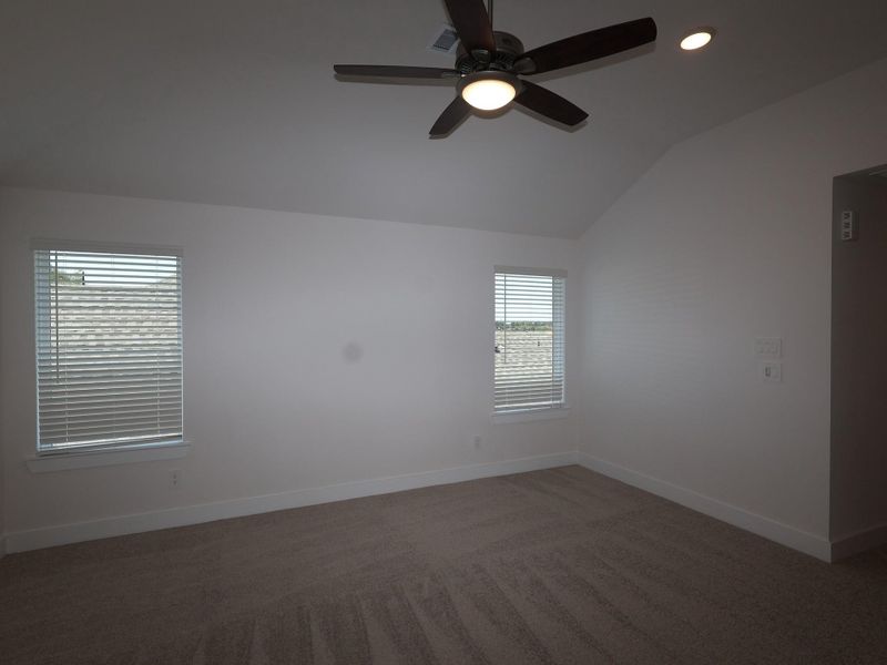 Spacious, unfurnished interior of a new home in Sorella, Tomball (Image 24).