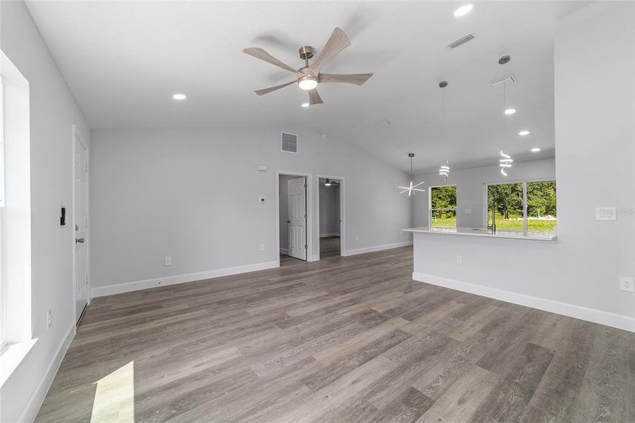 Spacious, unfurnished interior of a new home in , Dunnellon (Image 21).