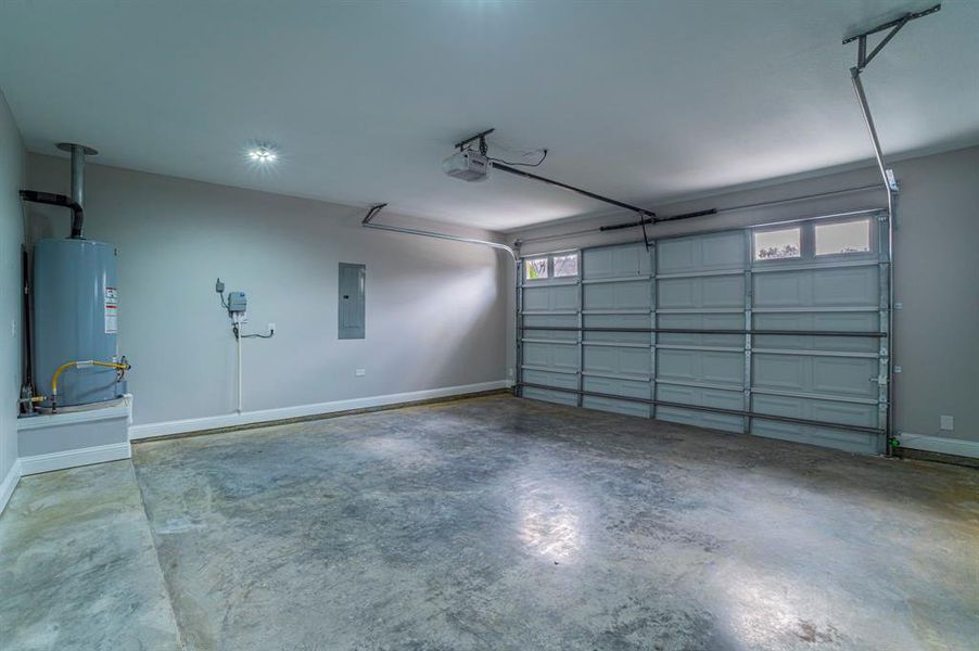 Spacious, unfurnished interior of a new home in , Dallas (Image 29).