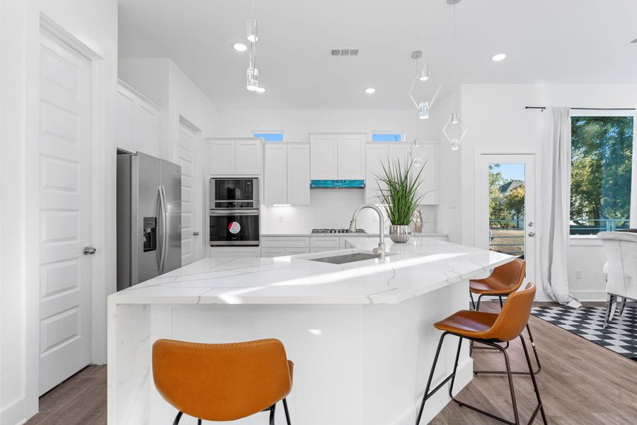 Bright and modern kitchen showcasing clean lines and designer finishes. Bright and modern kitchen showcasing clean lines and designer finishes.