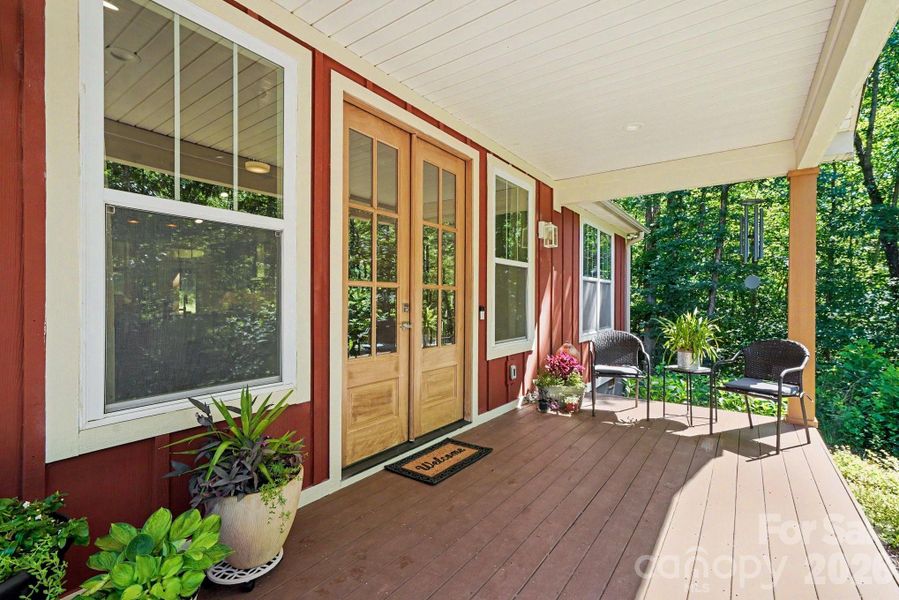 Exterior details and patio area of a home in , Columbus (Image 3).