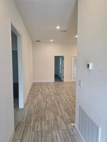 Spacious, unfurnished interior of a new home in Pine Bluff, Spring Hill (Image 7).