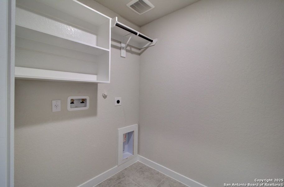 Spacious, unfurnished interior of a new home in Westridge - Landmark, San Antonio (Image 9).