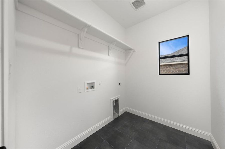 Spacious, unfurnished interior of a new home in , Glenn Heights (Image 31).