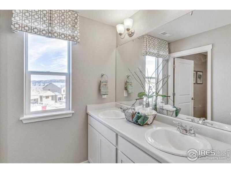 Furnished interior view inside a new home in Vantage, Berthoud (Image 6).