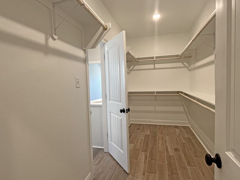 Spacious, unfurnished interior of a new home in Bird Song at Hammock Bay, Freeport (Image 23).