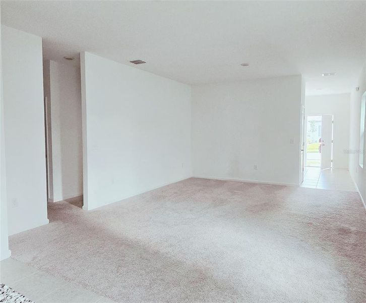 Spacious, unfurnished interior of a new home in , Haines City (Image 10).