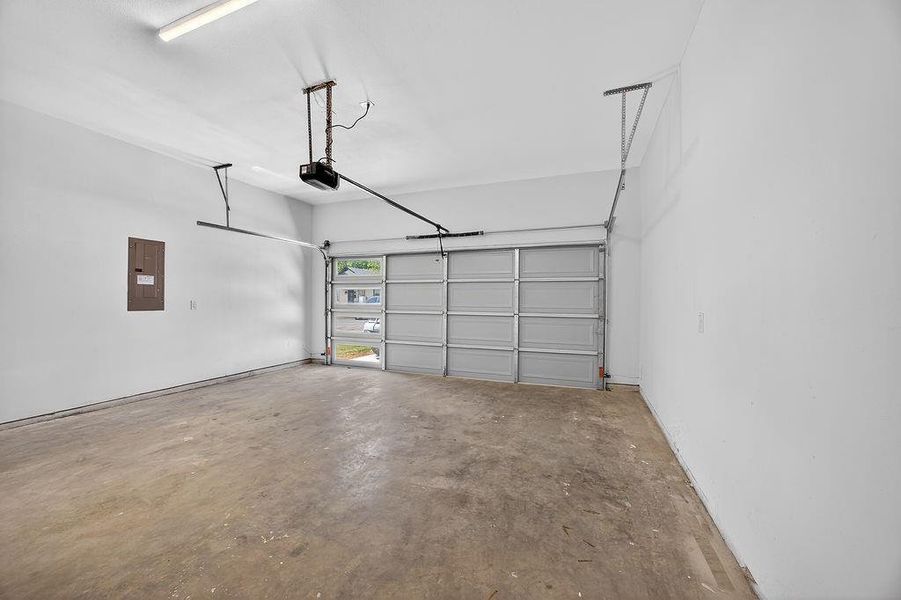 Spacious, unfurnished interior of a new home in , Fort Worth (Image 25).