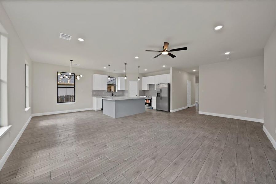 Spacious, unfurnished interior of a new home in , Granbury (Image 19).