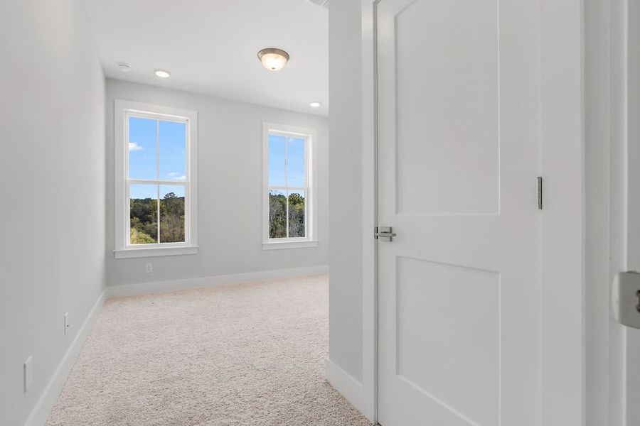 Spacious, unfurnished interior of a new home in Echo Park, Suwanee (Image 32).