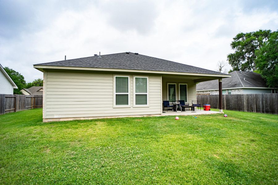 Exterior details and patio area of a home in Columbia Lakes, West Columbia (Image 4).