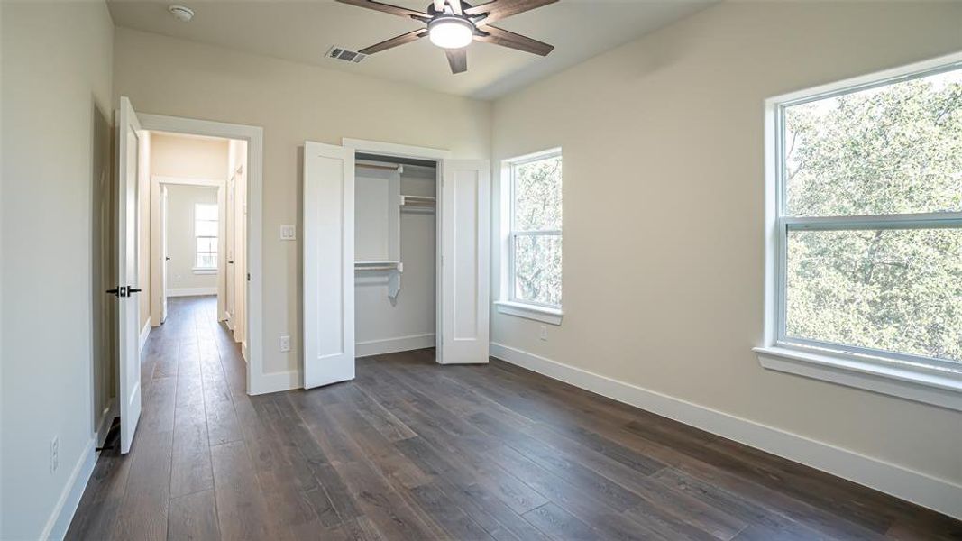 Spacious, unfurnished interior of a new home in , Granbury (Image 29).