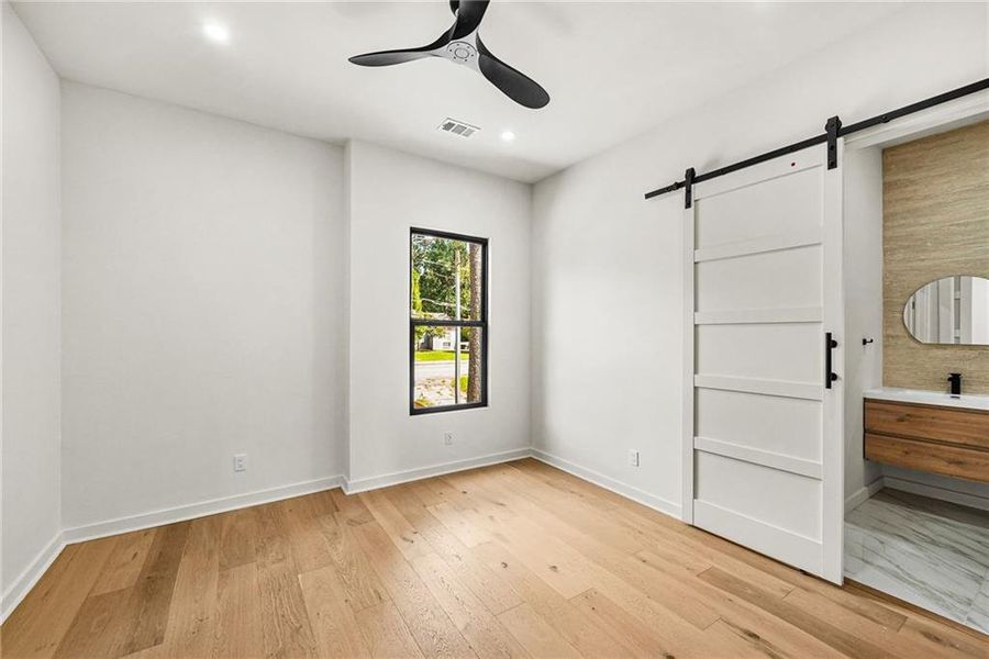 Spacious, unfurnished interior of a new home in , Atlanta (Image 27).