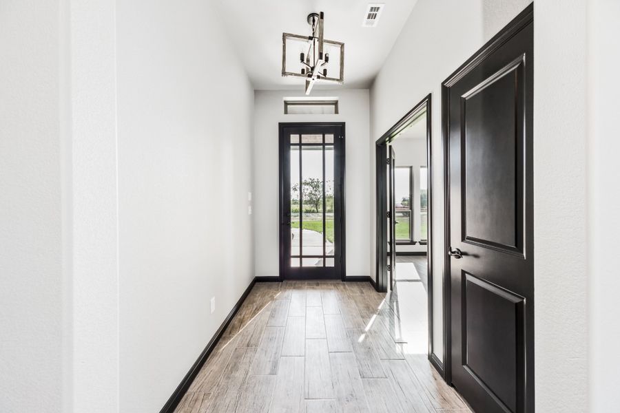 Representative unfurnished interior of a home built from the The Bennett by Doug Parr Custom Homes in Kessler Farms, Brock (Image 13).