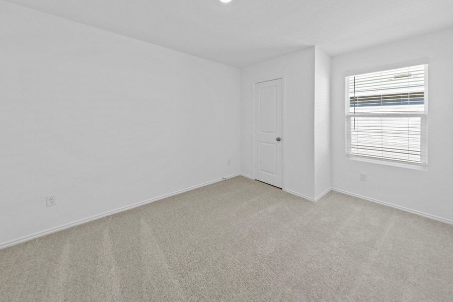 Spacious, unfurnished interior of a new home in Sunset Oaks, Maxwell (Image 13).