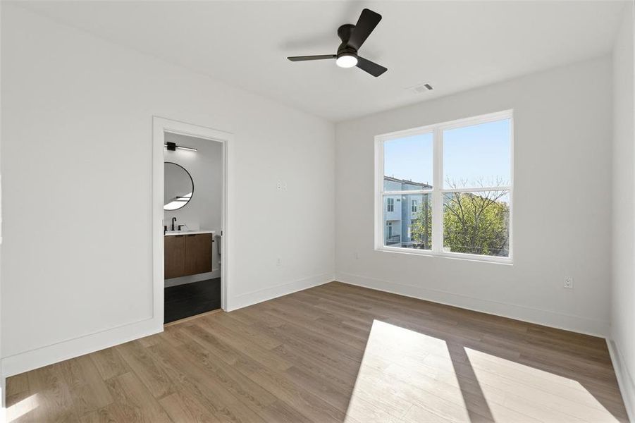 Spacious, unfurnished interior of a new home in , Dallas (Image 25).