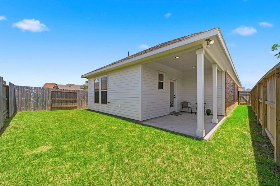 Exterior details and patio area of a home in Emberly, Beasley (Image 21).