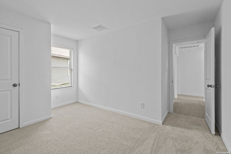 Spacious, unfurnished interior of a new home in Spring Grove, St. Hedwig (Image 24).