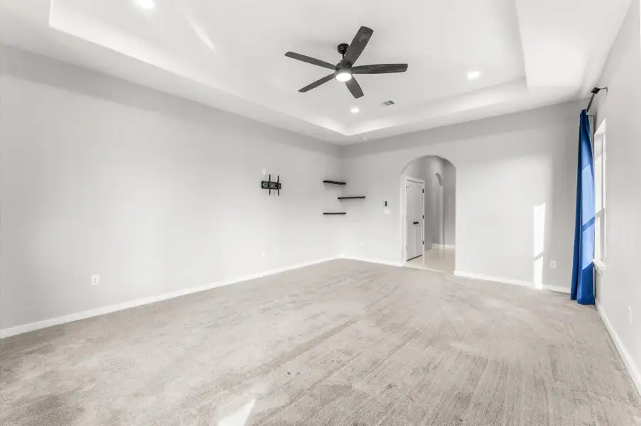 Spacious, unfurnished interior of a new home in , Rosharon (Image 47).