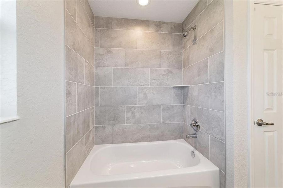 Close-up of interior finishes inside a home in , Dunnellon (Image 15).