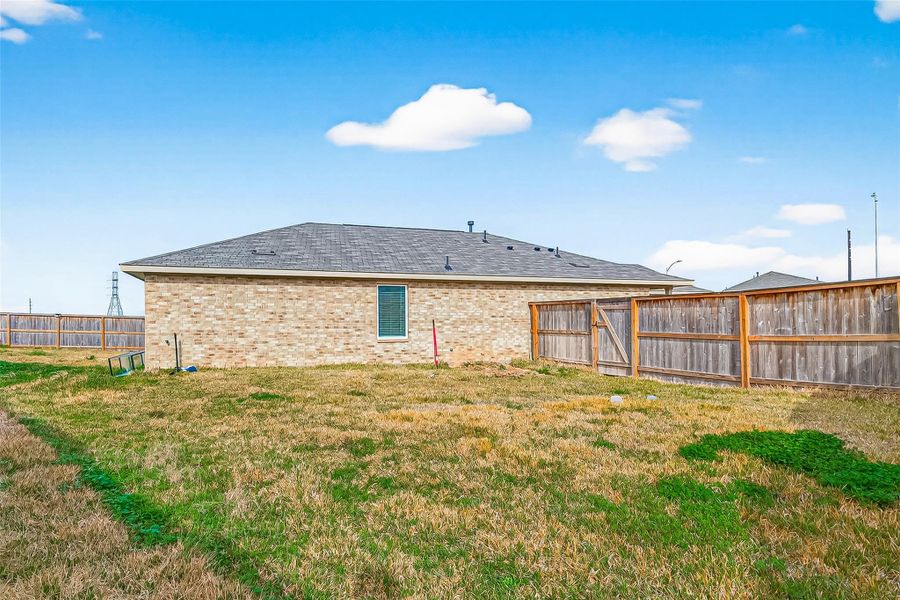 Exterior details and patio area of a home in Anniston, Katy (Image 24).
