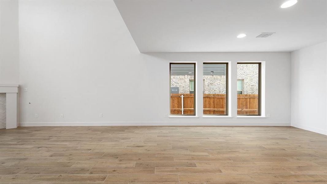 Spacious, unfurnished interior of a new home in Avondale, Fate (Image 26).