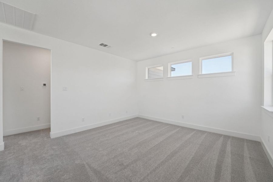 Spacious, unfurnished interior of a new home in Avery Centre, Round Rock (Image 25).