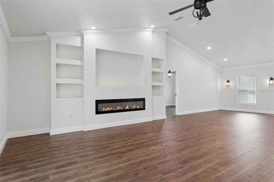 Spacious, unfurnished interior of a new home in , Weeki Wachee (Image 15).