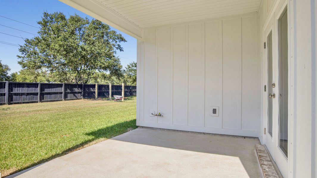 Representative exterior details of a home built from the Drexel by Maronda Homes in Bellview Pointe, Bellview (Image 28).