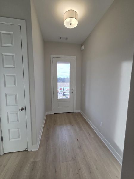 Spacious, unfurnished interior of a new home in Twin Oaks, Oakland (Image 11).