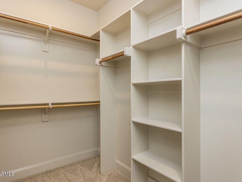 025-1280x960-primary-closet