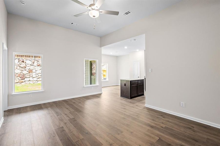 Spacious, unfurnished interior of a new home in College Park, Dallas (Image 15). Spacious, unfurnished interior of a new home in College Park, Dallas (Image 15).