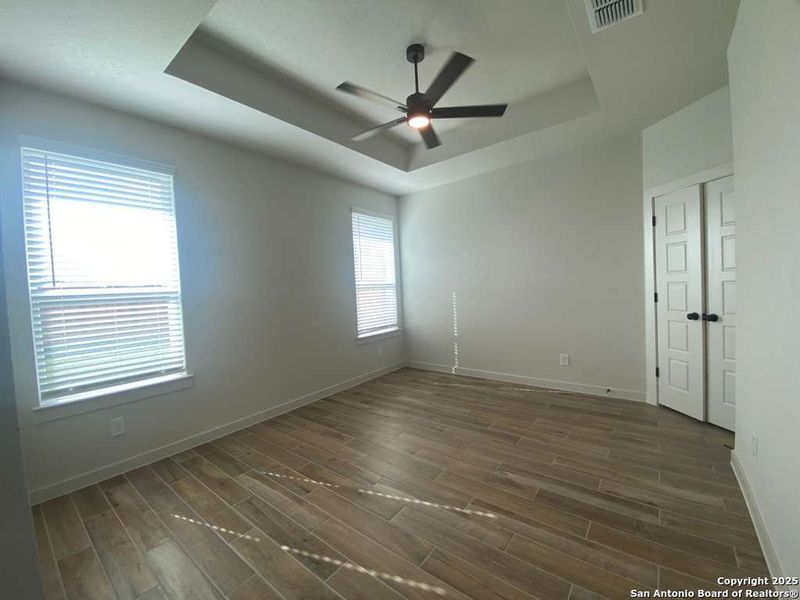 Spacious, unfurnished interior of a new home in Stream Waters, Seguin (Image 22).