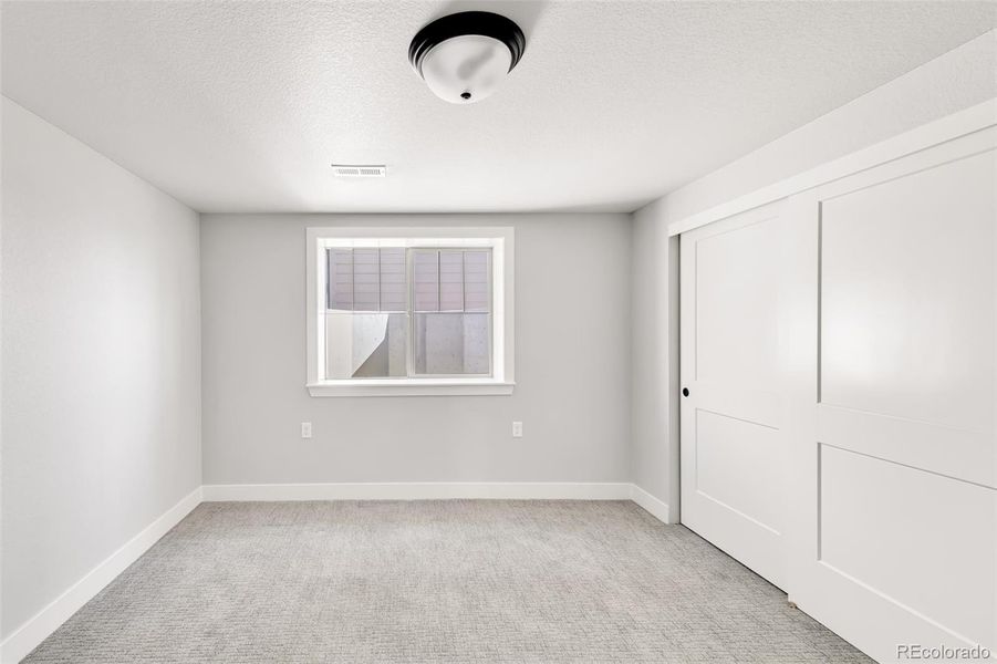 Spacious, unfurnished interior of a new home in Silver Leaf, Littleton (Image 27).