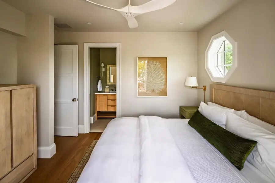 22 - Guest bedroom with two beds, palm l