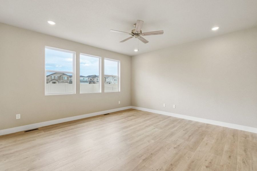 Spacious, unfurnished interior of a new home in The Trails at Aspen Ridge, Colorado Springs (Image 22).