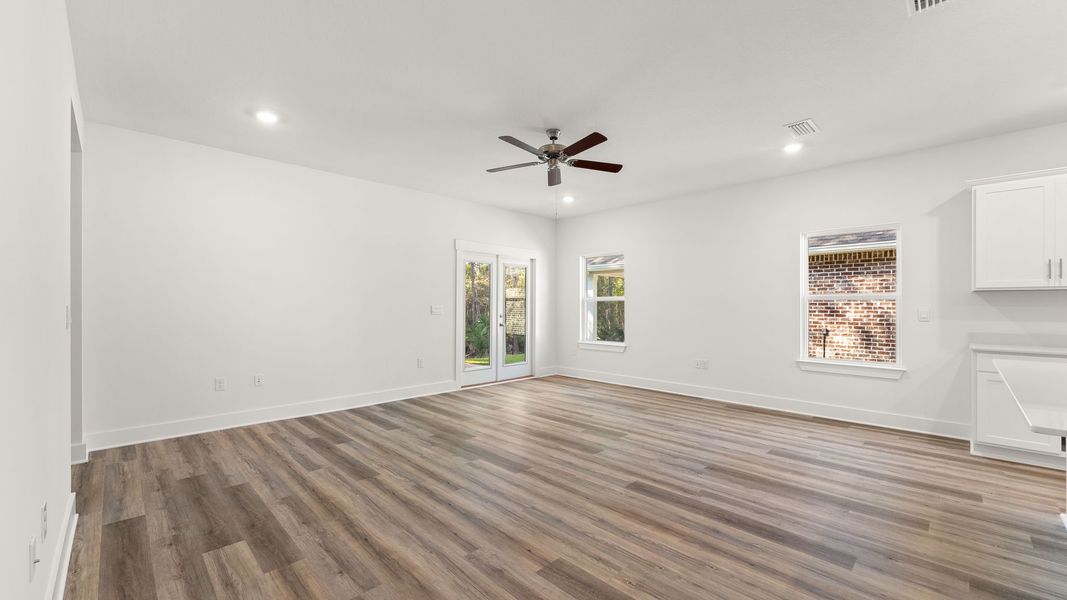Spacious, unfurnished interior of a new home in Bayside at Ward Creek, Panama City Beach (Image 17).